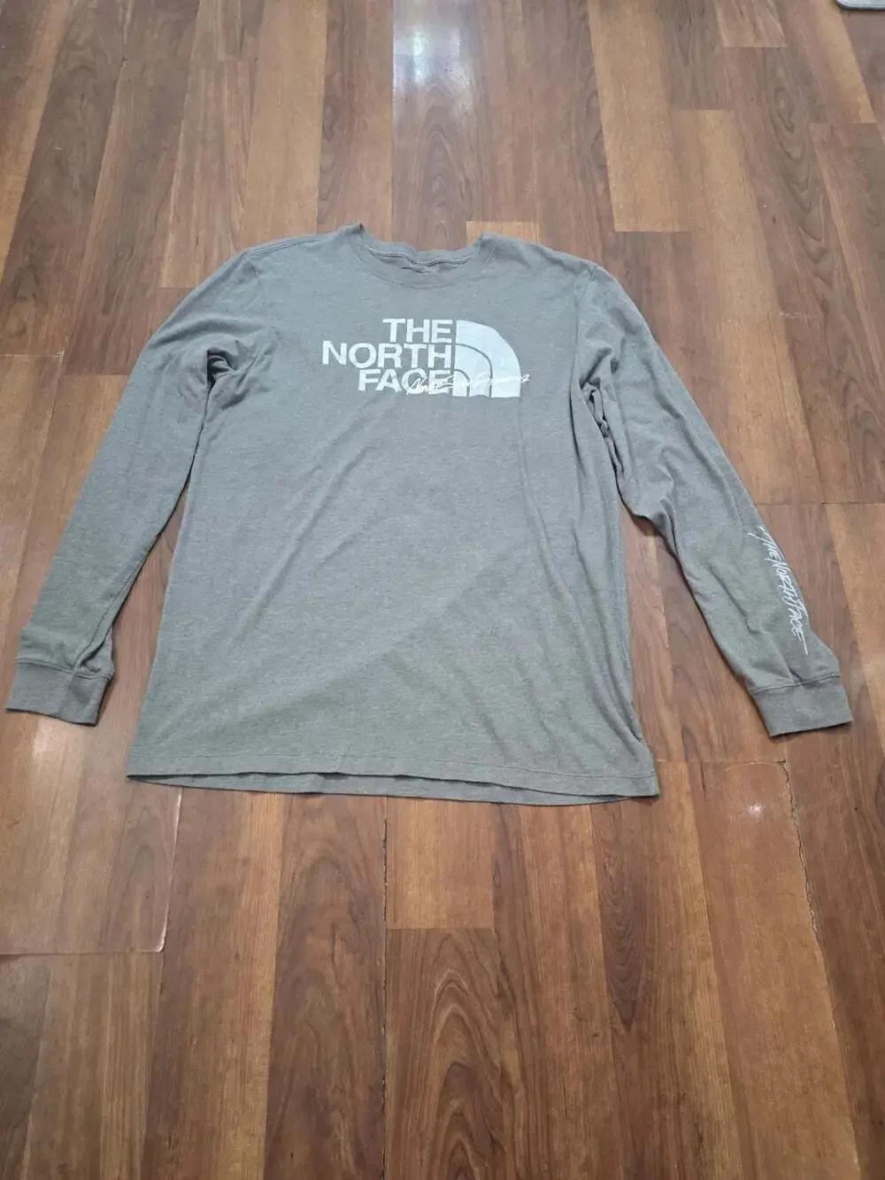 The North Face Graphic T-Shirt Mens Large Gray Excellent Long Sleeve Outdoor